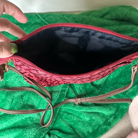 Elegant Burgundy Crossbody Bag - Picture 5 of 7